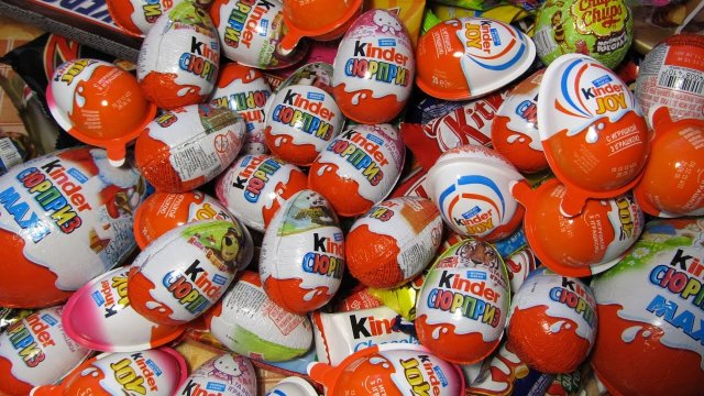ОТКРЫВАЕМ КИНДЕР - СЮРПРИЗЫ / Распаковка / kinder surprise