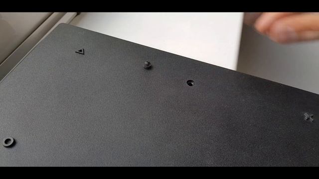 как вынуть диск на PS4 Pro и PS4 slim?