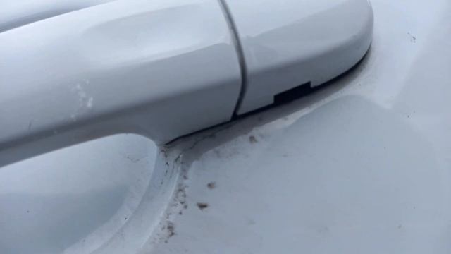 Как открыть автомобиль с безключеным доступом если сел акамулятор.Фольцваген Тигуан.