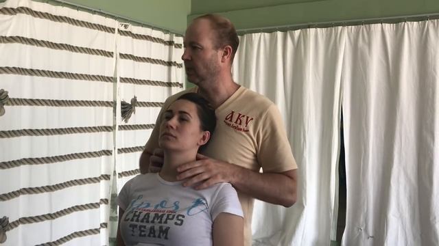 Мануальная терапия шеи. Снятие функционального блока Атланта.mp4