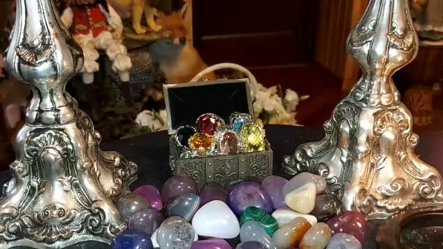 ПРОДАТЬ ЗАЛЕЖАЛЫЙ ТОВАР  ДЛЯ ВСЕХ  ВЕДЬМИНА ИЗБА ИНГА ХОСРОЕВА.