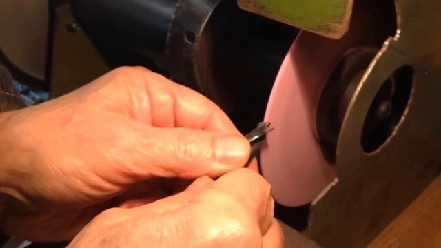 Заточка сверла по дереву с подрезкой из старого сверла по металлу