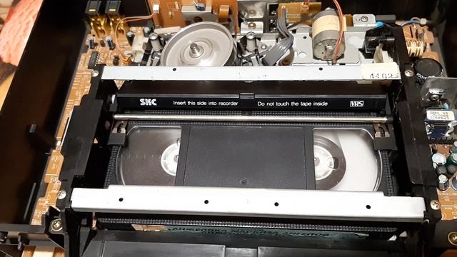 Попытка вынуть видеокассету. Видеомагнитофон FUNAI NO.V-8008CM MKII. Часть 1.