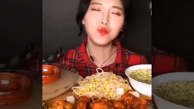КИТАЙЦЫ ЕДЯТ НА КАМЕРУ!!! ???