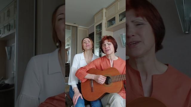 С Днём Победы! Актрисы Оксана Гуляева и Марина Чаплыгина! Давайте петь вместе!