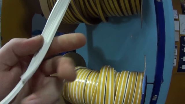 Чем утеплить дверь. Уплотнитель для двери.