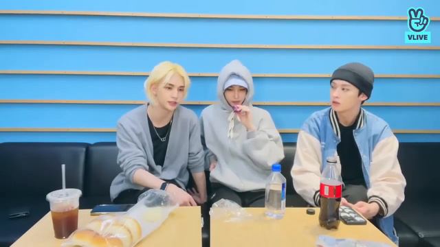 Трансляция Хёнджина, Феликса и Ли Ноу из Стрей Кидс