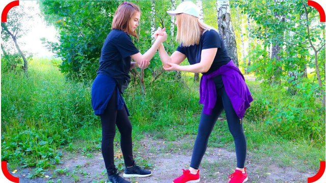 Занимаемся с мамой спортом! Кто сильнее?