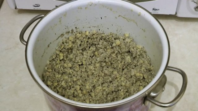 Бюджетная прикормка для карася, плотвы, леща и другой белой рыбы