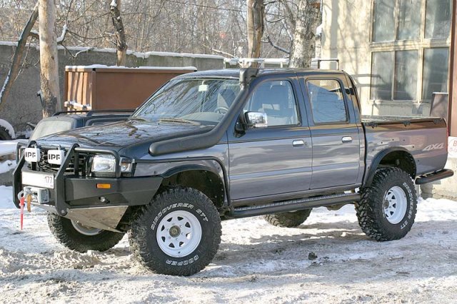 Установка силовых бамперов РИФ на внедорожник Mazda BT 50