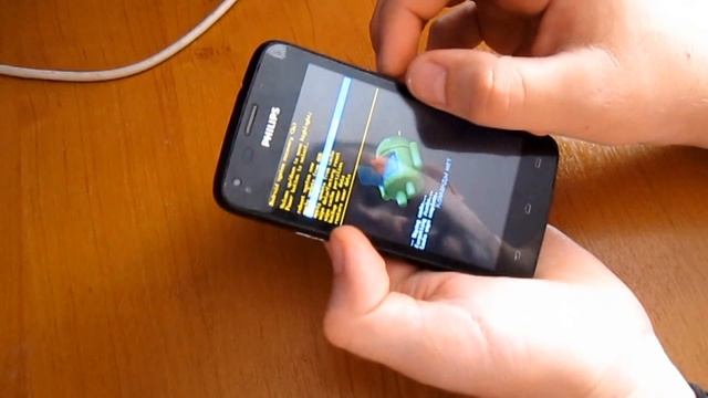 Philips xenium w3568 висит на заставке "Xenium"