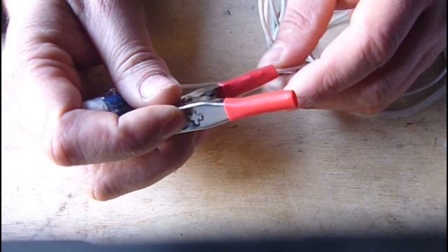 Как с помощью батарейки убрать ржавчину и оцинковать кузов автомобиля.