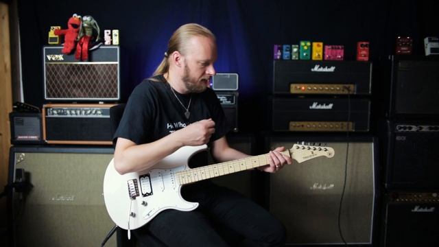 Squier Affinity Stratocaster vs Yamaha Pacifica 112 (Battle of the Strats)