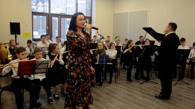 Музыка А.Островского, слова Л.Ошанина "Я тебя подожду"