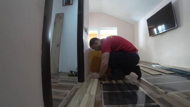 Тёплый уютный пол с подогревом и ламинатом. Тепло комфортно уютно. Благодать.
