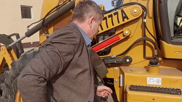 Обзор недостатков типичного Китайского экскаватора погрузчика !Часть 1