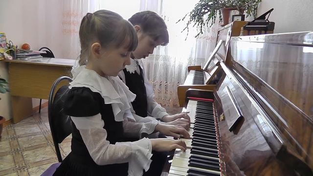 Трунина А  и Горбунова С  При Лужку г Усть Илимск Школа искусств №1