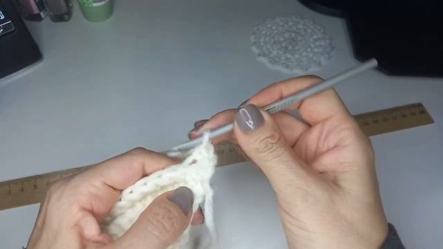 Шапка крючком из Ализе суперлана макси