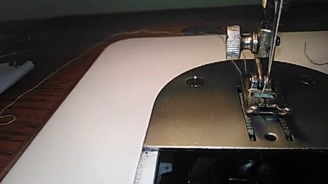 № 6 Как достать нижнюю нитку из челночного устройства, чтобы шить