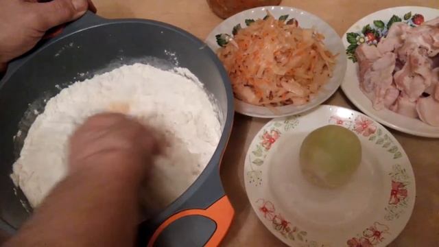 Вкусные вареники с квашенной капустой и салом