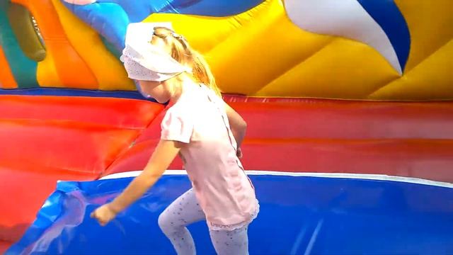 ? БОЛЬШОЙ БАТУТ ? Детская площадка: надувная горка, батут, прыжки на батуте ?