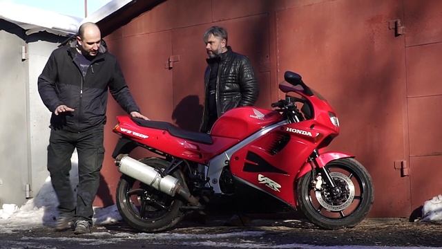 Достойный отзыв о HONDA VFR 750F. Мотоциклист Домодедово Владимир.