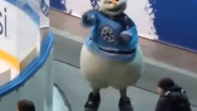 толстожопый снеговик!