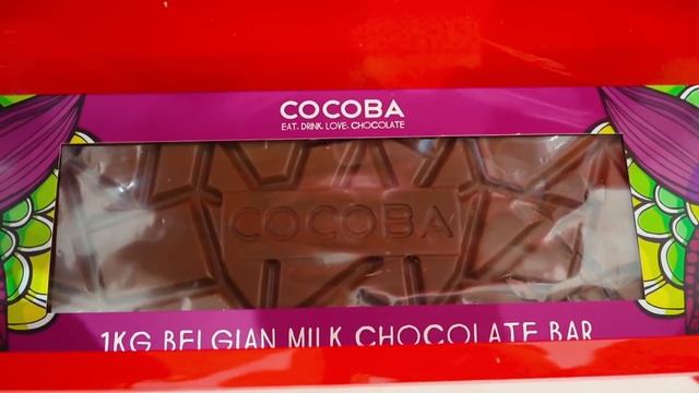 Макс и Катя следят за питанием папы