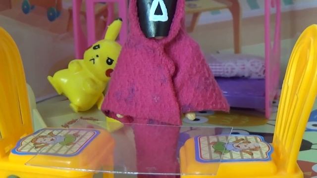 ИГРА В КАЛЬМАРА ДЛЯ МАЛЫШЕЙ в детском садике ЛОЛ сюрприз мультики LOL SURPRISE