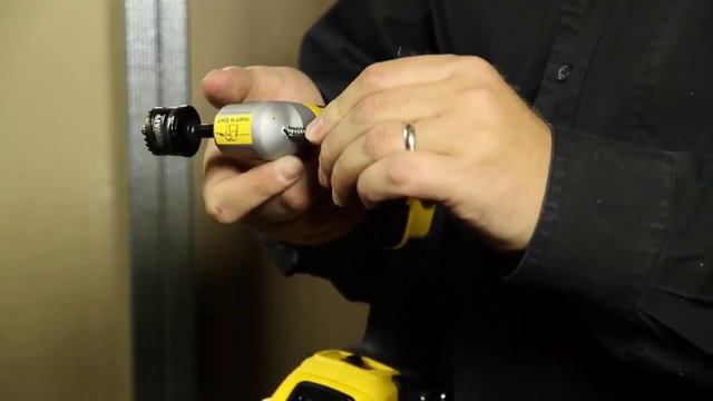 Универсальная угловая насадка на дрель или шуруповерт (угловой адаптер), краткий видео обзор