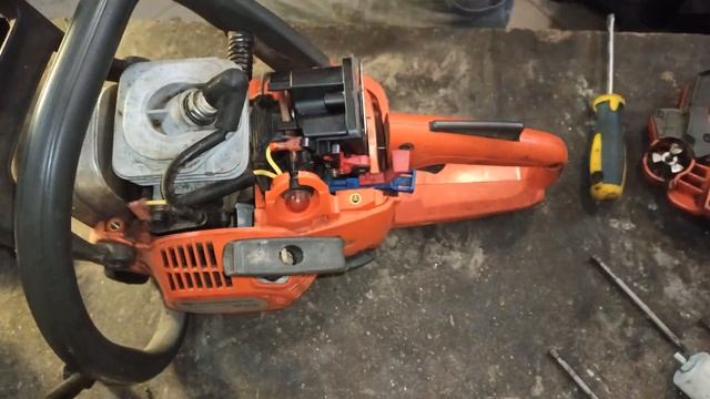236 Husqvarna глохнет бензопила, не заводится. 236, 240 Хускварна, замена сцепления, звёздочки.