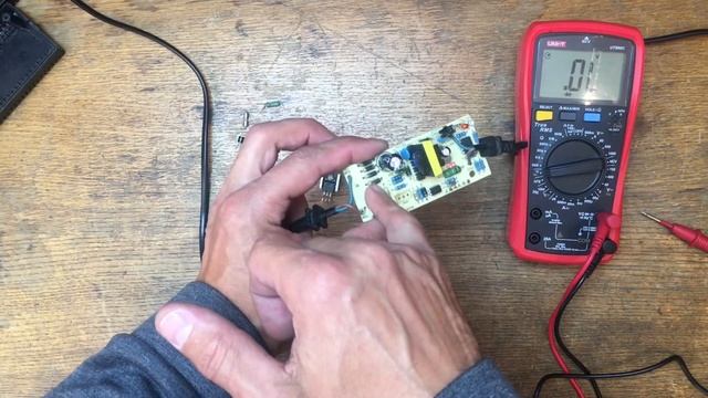 Ремонт зарядки для аккумуляторного опрыскивателя.