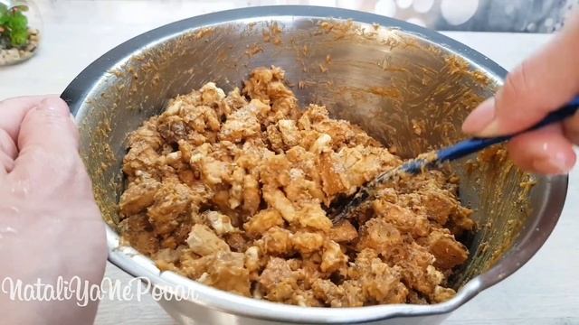 Торт Муравейник без выпечки. Торт Муравейник из печенья. Муравейник из печенья и сгущенки рецепт.