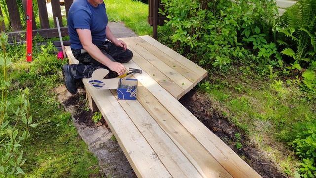 Деревянные мостки на даче. день второй.