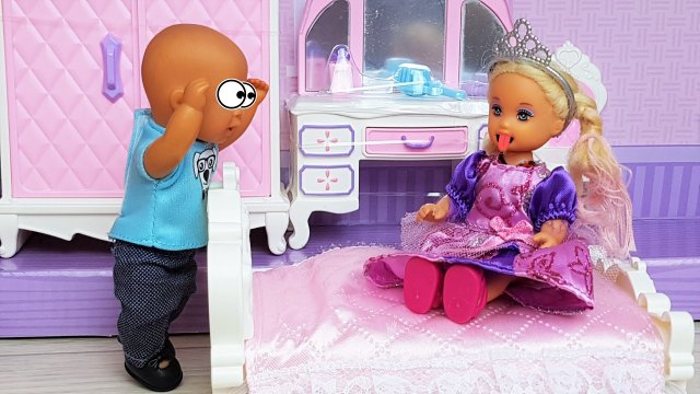 Катя принцесса и ее новая комната веселая семейка Барби мультики с куклами Даринелка