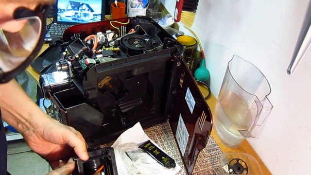 Кофемашина Saeco не льет кофе и не работает дисплей? Смотрим что делать! | Ремонт кофемашин в СПб