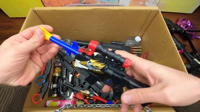 Коробка с хакерским оружием! Взрывчатые вещества, опасные игрушечные пистолеты ножи острые керамбит
