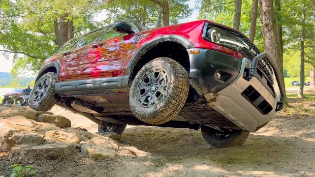 НОВЫЙ Ford Bronco Sport 2025 года (рестайлинг) — масштабная модернизация для бездорожья.