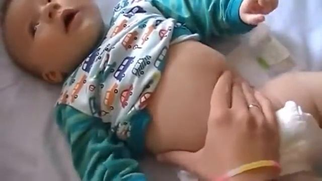 детский массаж от коликов у малышей. здоровая семья