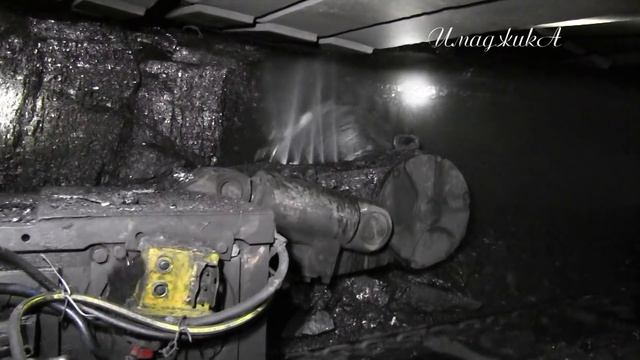 Добыча угля в Шахте комбайном