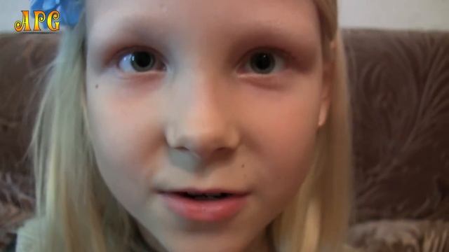 Мелаша кормит кашкой Беби Бон Лизу!