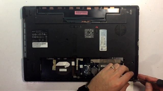 Разборка ноутбука Acer Aspire 5733Z для чистки от пыли