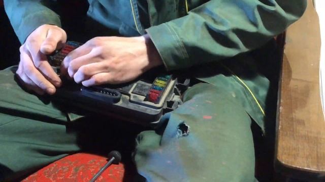 Как разобрать блок предохранителей / чистка монтажного блока ваз 2115