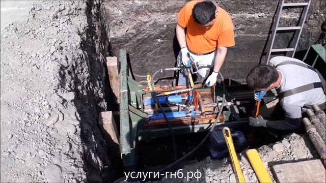 Прокол под дорогой в колодец под водопровод. ГНБ