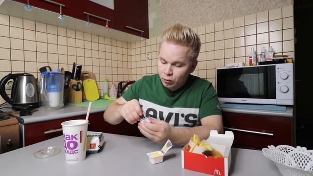 Весь день ем МАКДОНАЛЬДС! / Больше никогда не буду есть ФАСТФУД / Сколько денег я потратил?