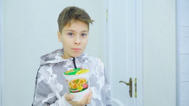 Серёжа УШЕЛ из ДОМА и теперь живет один 24 часа челлендж