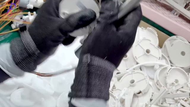 Очень интересный процесс массового производства сидений для унитаза-биде в Корее