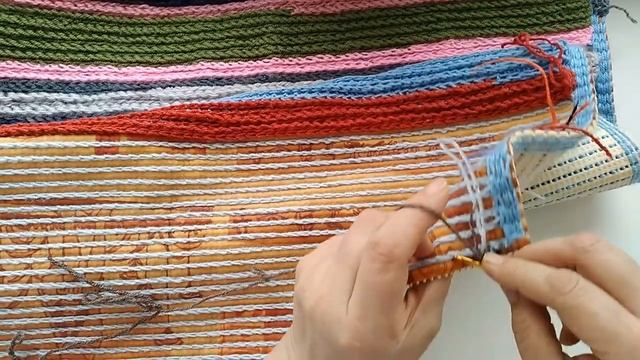 Еще один вариант коврика из остатков пряжи и ПВХ.Вяжем крючком .