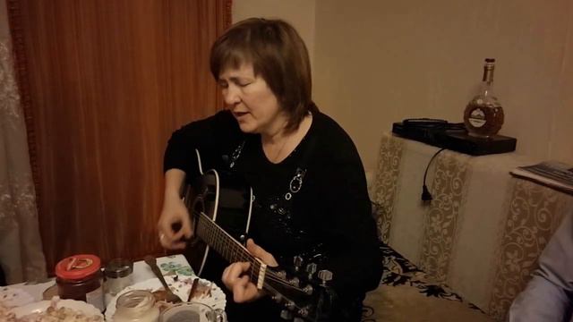 Ты глядишь словно солнышко ясное