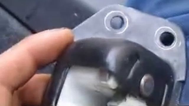 nissan note не открывается багажник, что делать??